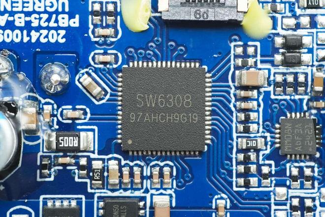 C方案绿联100W大功率快充移动电源拆解瓦力游戏内置智融科技SW6301 SO(图4)