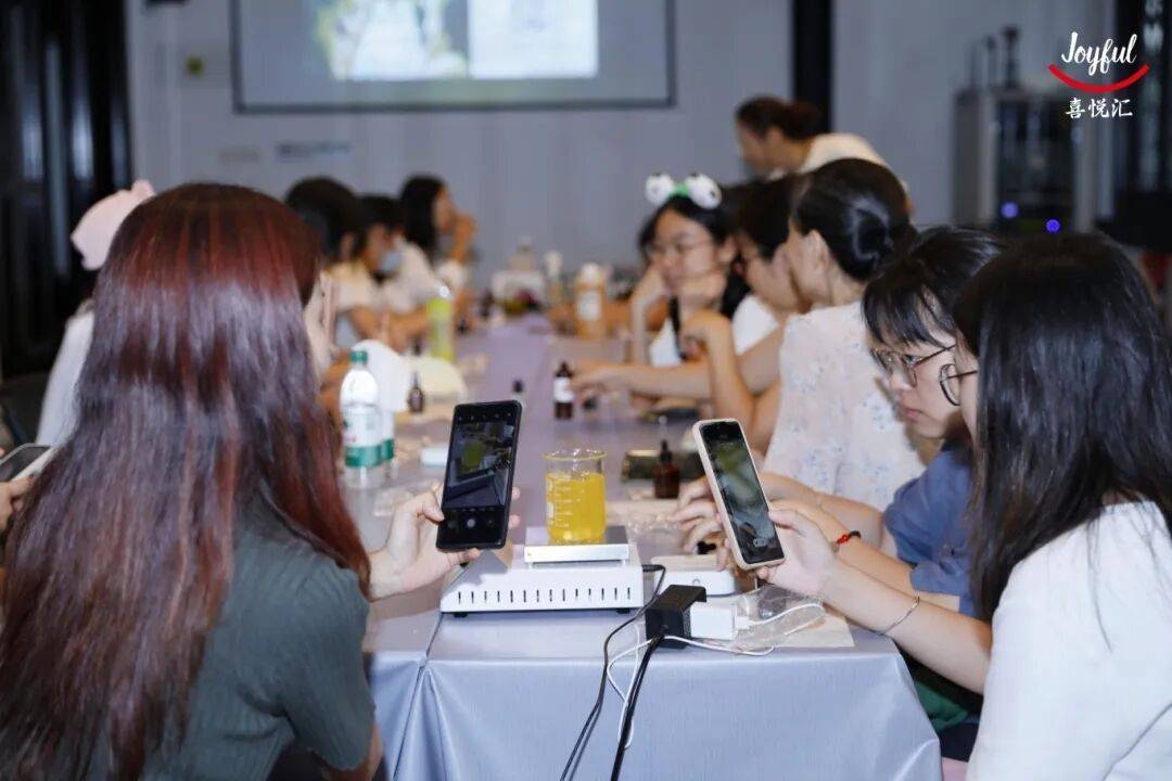 作、派对妆容、珠绣胸针超多趣味活动等你参与瓦力棋牌游戏【报名】广府·生活美学：精油手(图24)